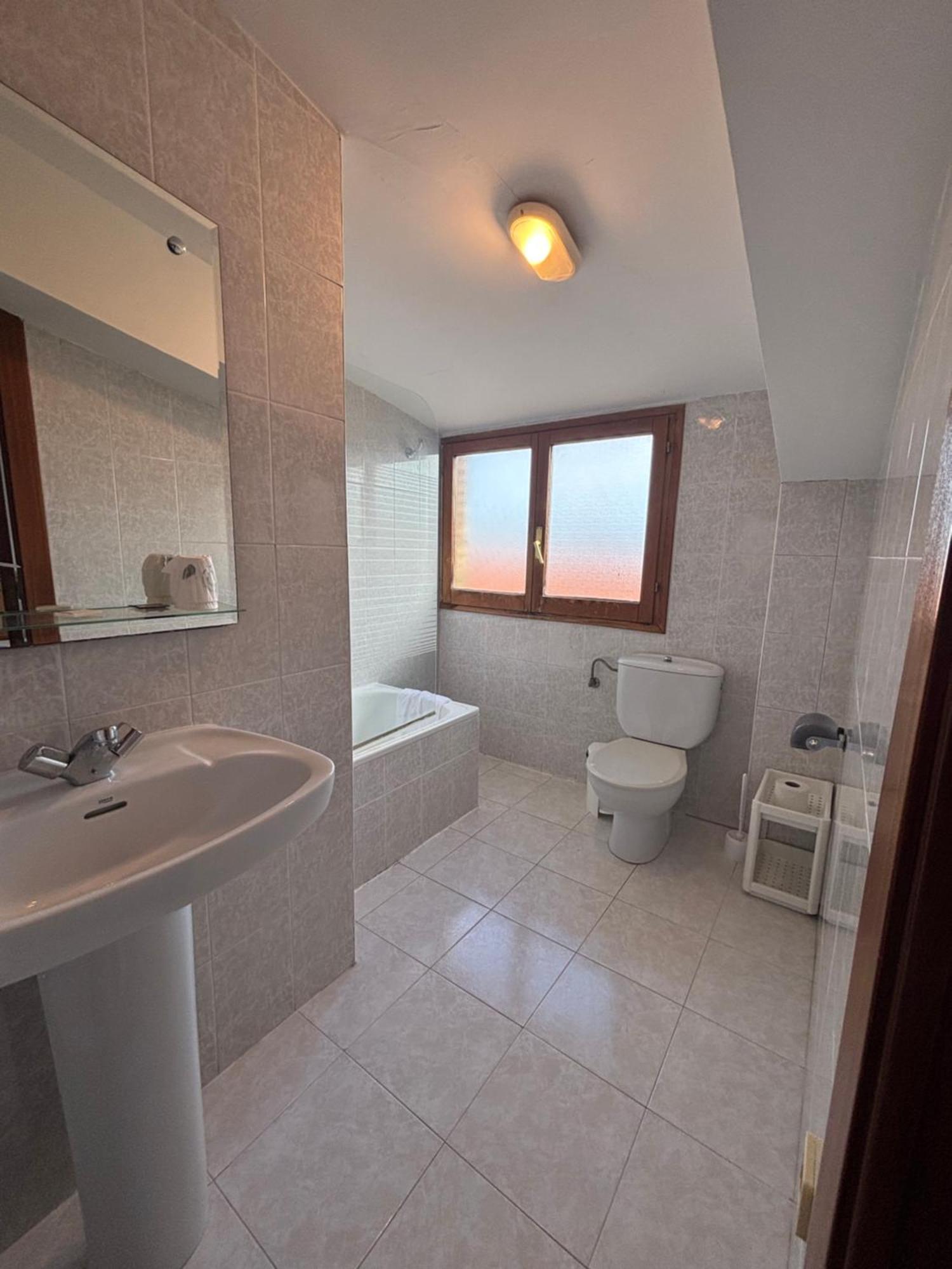 Hostal Legaz Funes Exterior foto