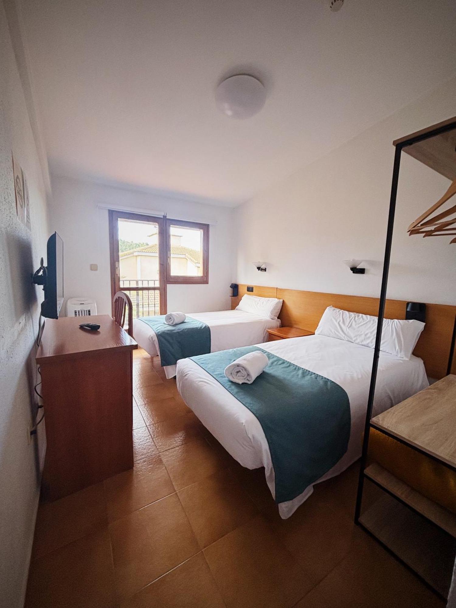 Hostal Legaz Funes Exterior foto